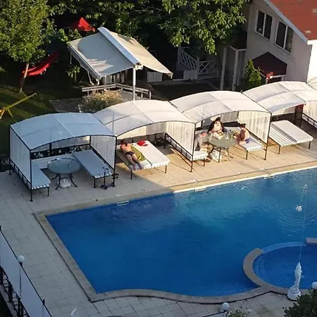 Danita & Diva Restaurant Bbq&pool Bar * וארנה