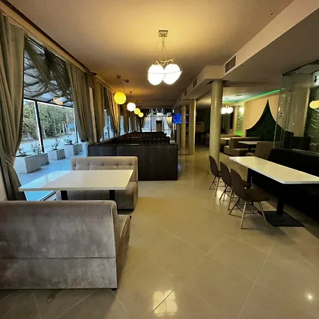 Danita & Diva Restaurant Bbq&pool Bar * וארנה