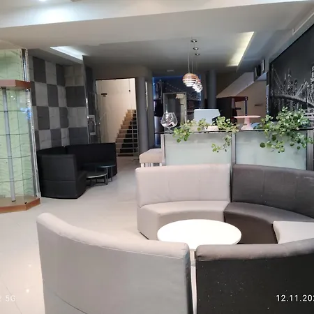 Danita & Diva Restaurant Bbq&pool Bar *