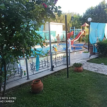 Danita & Diva Restaurant Bbq&pool Bar ヴァルナ