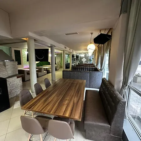 Danita & Diva Restaurant Bbq&pool Bar Apartman